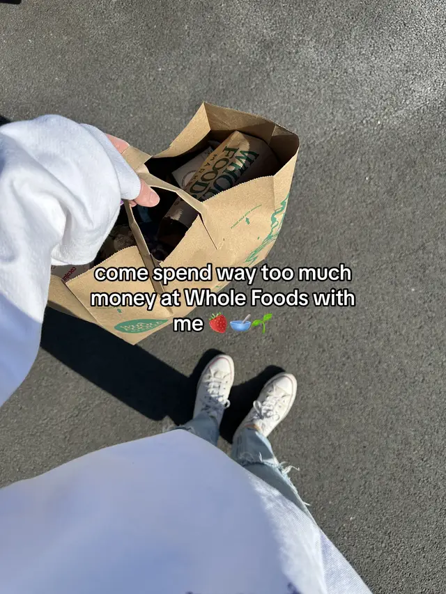 Pretty sure I could spent $5000 in Whole Foods if left unattended. Just need my @The Coconut Cult back in stock 😭 #wholefoods #wholefoodshaul #healthygroceries #holisticnutritionist 