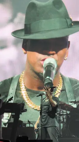 Neyo / MAD #neyo #champagneandrosestour #neyomad #neyolive #neyonewcastle #newcastle 