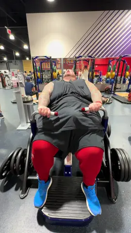 Hit chest last night at crunch moorestown.  Everything felt super hevay and for a reason. I know why. Update video to follow….. #fyp #GymTok #gymtoks #gymmotivation #defeatingobesity #goodrx #crunch #crunchfitness #fypシ #gym #thekingofgains #gymrat #thickalicious #stallionsquadfitness #gymgains 