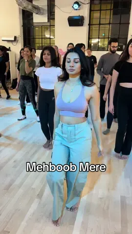 Tursday Bollywood with Nileeka 🥵 #desi #mehboobmere #sushmitasen #fizamovie #bollywood #danceclass #browngirl #danceclass #bollywoodclass 