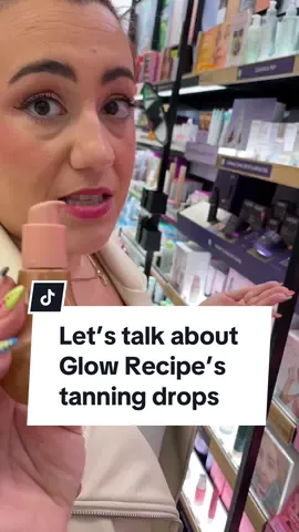 We had the cutest interaction with a 9 year old who bought the last of the @Glow Recipe Bronzing Drops the other day while in store. I was the one being taught about a product for once 😂 These drops remind me a lot of my @Saie Glowy Super Gel. The texture is very similar—a gel like, gliding texture on skin. Saie will give you a more natural, dewy glow while Glow Recipe will leave a more bronzed, sun kisses affect effect. Have you used these yet? What did you think? 👀 #thelipsticklesbians #makeup #sephora #drunkelephant #skincare 