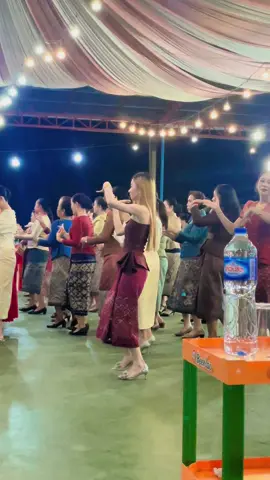 ຟ້ອນລຳວົງລາວມ່ວນຫຼາຍ#ฟ้อนลำวงลาวม่วนหลาย#ສາວລາວ🇱🇦 #ເຈົ້າຂອງແບຣນໂລຊັ່ນ #ขึ้นฟีดเถอะ 
