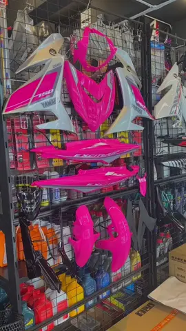 READY STOCK AT SIBU NOW😍😍 ONE SET ONLY!!! EXCITER GP PINK/SILVER FOR Y15ZR V2 WITH MUDGUARD CUSTOM  WHATSAPP 010-8015588 #y15zr  #magicboy  #exciter  #excitergp  #pink  #coverset  #fyp  #fypsarawak  #mudguardcustom  #mudguard  #y15zrmalaysia  #y15v2 
