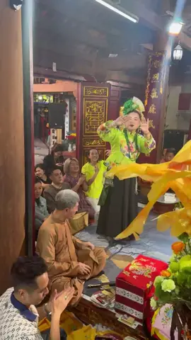 Mải múa mải cười. Chả được đồng nào. Huuu. May Cô cho cả cục. Haaaa@Căn Cô Bé Hay Lườm ( Thanh Tú) @Bao Dong Nat 