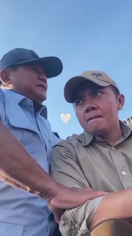 Sebentar lagi mayor Teddy udah gak bersama Bapak lagi 🥹 sedih & bahagia . terimakasih Mayor Teddy untuk pundak yang selalu siap untuk pak Prabowo 