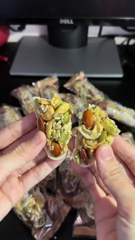 Rẻ mà vẫn siêu hạt 🥜 #banhthuyen #banhthuyenmixhat #banhthuyenchohat #banhthuyenhatdinhduong #banhthuyenmixsieuhat #anvat #reviewdoanvat #fyp #viral #xuhuong #asrmngungon 