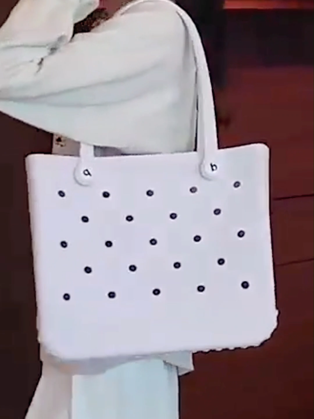 Beach essentials just got better with our EVA beach bags! 🏖️🛍️ Keep your towels, sunscreen, and snacks all in one stylish and waterproof tote. #fashiontiktok #travel #beachvibes #totebag #evabag #fyp #OOTD #trendingvideo #affordablefashion #convenience #gradschool #travelessentials #nursesoftiktok   #nursetok