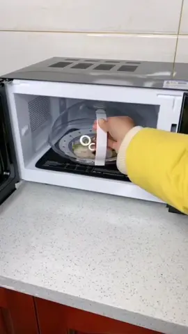 Microwave Oven Splatter Cover High temperature resistant Microwave Plate Cover With Adjustable Steam Vents Holes Food Insulation Cover #tiktokfinds #microwavecover #microwavefoodcover #foodcover #microwavesplatterfoodcover