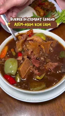 Siapa yang masih mikir kalo Asem-Asem Koh Liem Semarang itu non halal? Ini 100% HALAL gais ✅  bisa datengnya ke cabang Kampung Kali yaaa. Disini menu lainnya juga banyak banget, cobain deh #kulinersemarang #asemasemkohliem #semarangtiktok #ramadhan2024 #paketbukapuasa #taudaritiktok 