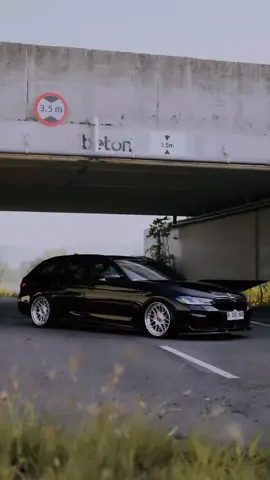 vibes nya eropa banget gasi🤩🔥 #fyp #kiy_tiktok #edmcarsoftiktok #bmw #bmw330i #330iwagon #wagon #carsoftiktok 