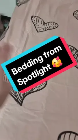 Bedding from Spotlight has been delivered! How nice is it? The material is so soft. Also, am I late to the party or is zips on duvet covers a new thing? I'm here for it, that's for sure 🤣 #duvet #duvetcover #bedding #bedset #heartbedding #spotlight #springsale #TikTokMadeMeBuyIt #Home #double #deals #amazingvalue #fyp #fyoupage 