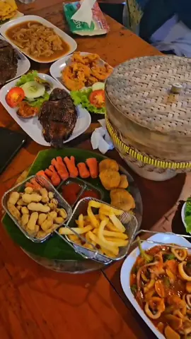 Kalo postingnya jam segini udah gag bikin ngiler kan 🤭🤭 #makan #selamatberbukapuasa #kulinerkaranganyar #jalanjalan #ramadankembalikuat 