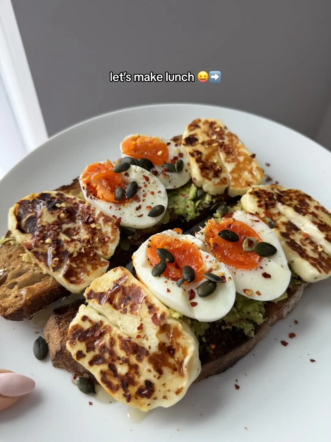 #letsmakelunch #makelunchwithme #hothoney #hothoneyhalloumi #avotoast #wholefoods #wholefoodsdiet #wholefoodlunch 