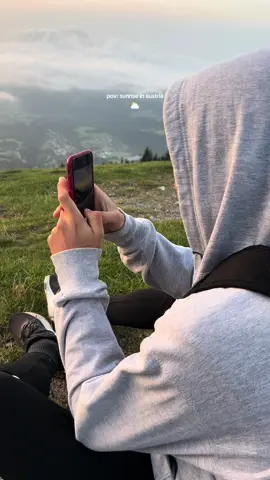 sunrise hike 🥾🌄 #Hiking #sunrise #mountain #austria #clouds #travel #traveltiktok #fyp #fypシ #viral  