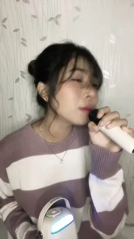karaokean with ACOME A9 lagiii! buat kalian yang belum co buruannn enak banget buat nemenin galau kalian dirumah🤩🫵🏻 #acomeindonesia #karaoketiktok #cover #viral #speakerbluetooth 