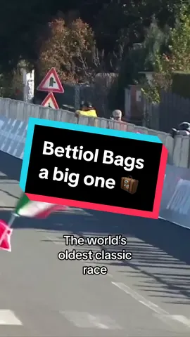𝘽𝙚𝙩𝙩𝙞𝙤𝙡 𝙗𝙖𝙜𝙨 𝙖𝙣𝙤𝙩𝙝𝙚𝙧 𝙗𝙞𝙜 𝙤𝙣𝙚 🧳 #classics #roadcycling #roadrace 