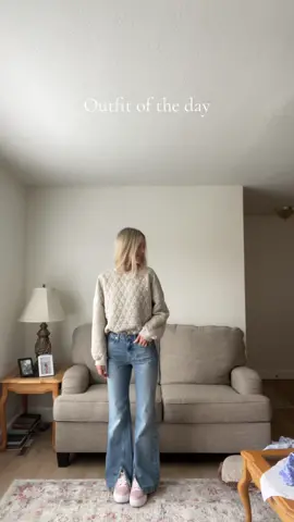 Loveeee these jeans.  #fyp #foryou #OOTD #outfit #outfitideas #MomsofTikTok #momtok 