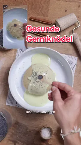 Die besten Germknödel mit Vanillesauce in der gesündeste Variante! Mit Dattelzucker, ohne Margarine, Butter & Co. Du findest außerdem eine glutenfreie Variante in der Beschreibung: Zutaten Hefeteig: 240g Dinkelmehl oder Dinkel Vollkornmehl  3g frische Hefe  40g Dattelzucker plus 1 TL Prise Salz 140g Sojamilch Vanillesauce: 250ml Mandelmilch, ungezuckert 10g Stärke nach Wahl Prise Salz 1 Messerspitze Kurkuma 30g Dattelzucker Glutenfreier Hefeteig: 250g glutunfreie Mehlmischung (sollte gemahlene Flohsamenschalen enthalten) 1 gestrichener Teelöffel Xhantan Prise Salz 50g Dattelzucker plus 1 TL 10g frische Hefe 150g ungezuckerte Sojamilch So gehts: Sojamilch erwärmen und mit frischer Hefe und einem TL Zucker auflösen & 10 Minuten zur Seite stellen. Dann die trockenen Zutaten vermengen und zu den flüssigen geben & zu einem geschmeidigen Teig formen, ca 10 Minuten kneten. Den „normalen“ Hefeteig dann für 2 Stunden an einen warmen Ort gehen lassen. Nach der Gehzeit den Teig in 4 Teile teilen und mit Marmelade oder gesunder Nutella befüllen & nochmal abgedeckt für eine Stunde gehen lassen. Der glutenfreie Hefeteig wird direkt nach dem Kneten in 4 Teile geteilt, befüllt, geformt & dann an einem warmen Ort gestellt, um aufzugehen. Die Variante war meiner Meinung nach am fluffigsten. Anschließend lässt du die Germknödel für 25 Minuten dämpfen. Du kannst dafür entweder eine Pfanne nutzen oder einen Dampfgarer. Wenn du eine Pfanne nutzt, gib ca. 100ml Milch in die Pfanne & wenn du einen Dampfgarer nutzt, empfehle ich dir die Knödel auf kleinen Backpapier Stücken zu platzieren, damit sie nicht ankleben. Den Deckel bzw. den Dampfgarer während der Kochzeit geschlossen halten, sonst fallen die Knödel zusammen. Anschließend die Germknödel mit Vanillesauce & Mohn garnieren & genießen.  Viel Vergnügen  Euer Gian  #gesunderezepte #schnelleküche #backen #vegan 