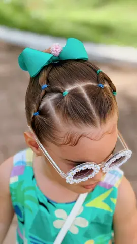 Passo a passo desse penteado maravilhoso 🫰🏼🍀 Salva para fazer e me segue para mais inspirações ✨ . . . #penteadoinfantil #penteadosfaceis #penteadosimples #penteadoscacheados 