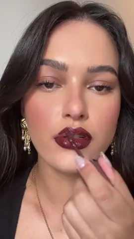 Sade vibes 🤎🗝️ Batom Superstay vinyl da @Maybelline New York cor 135 Fearless