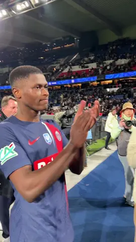 NUNO MENDES ❤️💙🔊 #psg #psgnice #psgfans #nunomendes #ultrapsg #parcdesprinces 
