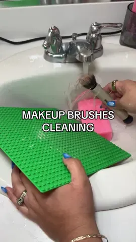 The best way to clean makeup brushes zote soap and a lego block 🙌🏼💚 #cleaning #makeupbrushescleaning #makeup #makeupbrushes #clean #CleanTok #cleaningtiktok #cleaningmotivation #cleaningtips #zotesoap #zote #zotebrushcleaner #legoblock #cleanwithme #cleaningtiktok #cleaningtips #cleaningasmr #cleaninghack #cleaningtok #cleaningvideo #motivation #productivity #mom #momcontent #momcontentcreator #fyp #fypシ #foryou #foryoupage #virał #trending #momlife #vacay #prevacay #vacation #vacationmode #vacationvibes #asmr #asmrsounds #asmrtiktoks #dayinmylife #cleaningmakeupsponges #makeupbrush #makeupbrushes #makeupbrushescleaning #momlife #momtok #makeup #makeuptips #MakeupRoutine #makeupremoval #makeupbrushescleaninghack #sahm #sahmlife #momof3 #boymomlife #motivacion #makeupbrushesforbeginners #maquillaje #brochasdemaquillaje #beauty #zotebar 