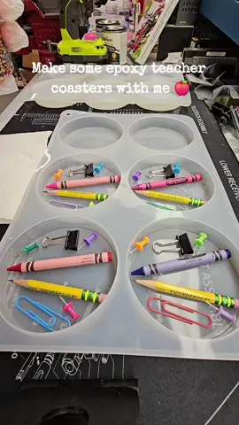 #crinklecutscrafts #teachers #teachergifts #epoxy #classroom #sprinkles #crayon #pencil #pencilart #teacherappreciation #favoriteteacher #art #epoxyresinart #schoolsupplies #teachertok 