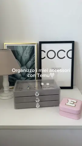 Organizzo i miei gioielli 🤍 #TEMU #temuhaul #temureview #temuhaul #temurecensioni #organize #organizerbox #organizer #jewelrybox #organizingtiktok  #organization “