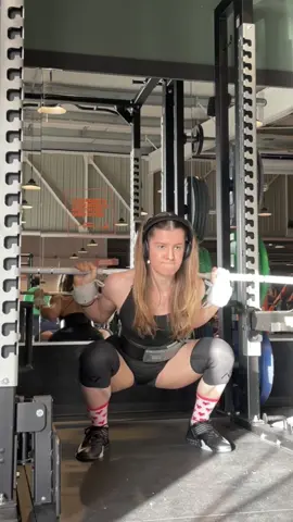 Juste pour vous montrer que Oui ca peut arriver et ce n’est pas une honte ! Juste il faut penser a muscler son périné.. 😉#forceathletique #powerlifting #squat 
