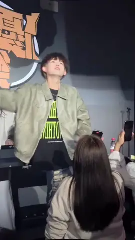 Chuyên mục bài bay lên bầu trời và sự Reaction của Xiao tổng😂#yang #yangg #seven #mc_seven #mcseven #肖公子 #dj_xiao 