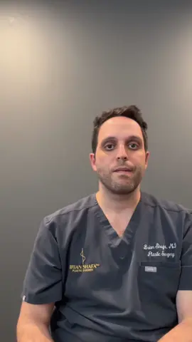 #CapCut trying to answer some questions and clear up some confusion about plastic vs cosmetic surgeons. #plasticsugery #plasticsurgeon #plasticsurgeons #plasticsurgeonsoftiktok #tummytuck 