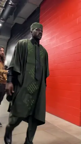 Jeremiah Owusu-Koramoah rocking African traditional outfits to all his #nfl #events #jeremiahowusukoramoah #uktiktok #usatiktok #foryoupage #fyp #viral #africanwear 