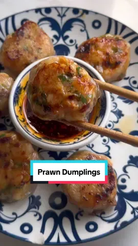Ramadan recipes: Prawn rice paper dumplings  Recipe: makes 10 - 5 rice paper sheets - 180g raw prawns, deveined and chopped - 3 spring onions - 2 cloves garlic - 1 tsp chilli oil (dry) or chilli flakes - 2 tsp sesame oil - 2 tsp dark soy sauce Credit: inspired by @maxiskitchen prawn & chive dumplings Can be made in the airfryer, or can be steamed (for a healthier option) or pan fried like I did #ramadanrecipes #Ramadan2024 #dumplings 