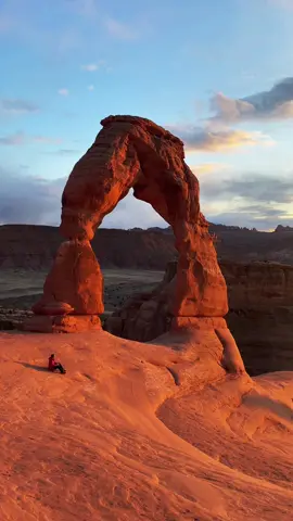 Sunset at Delicate Arch in Arches National Park. One of the most magical moments of my trip. #archesnationalpark #delicatearch #moabutah #moab #utah #nationalpark #nps #sunsetlover #sunsetvibes 