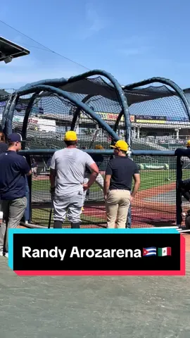 Randy Arozarena🇨🇺 tomando práctica de bateo antes del juego ante los Bravos de Atlanta ⚾️ en North Port☀️ #MLB #SpringTraining #RandyArozarena #LatinosEnMLB #Beisbol #Rays 