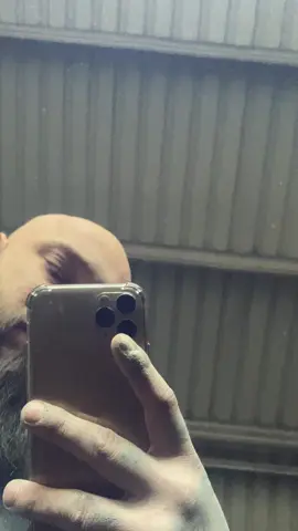 Look at that mirror finish respray of the bootlid… dayummmmm 😜 #paint #painting #carpainter #fyp #foryou #foryoupage 