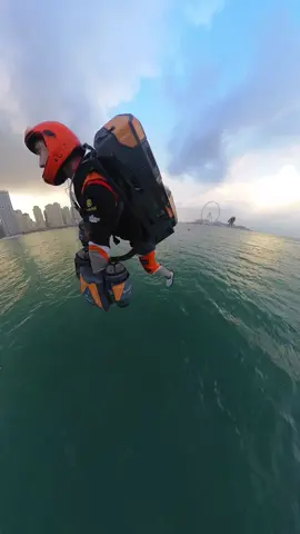 @RichardMBrowning coming through 🥵🤘🏽🚀  @ISSA*KALFON closing in fast 👀 #jetsuitraceseries #dubai #skydivedubai #jetpack 
