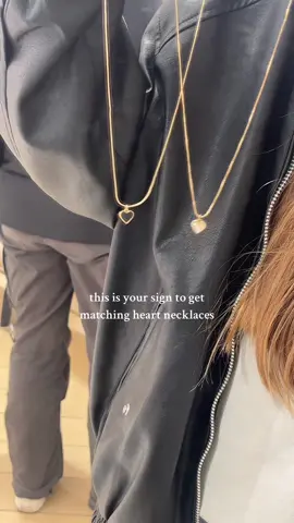 WATCH THIS @🎀 𝐋 𝐈 𝐍 𝐀 🎀 perfect gift for your besties too 💗 #besties #matching #matchingnecklaces  #galentines #jewelry #heartnecklace #aesthetic #friends #pinterest #fashion #galentinesgift #jewelery #goldgirl #silvergirl 