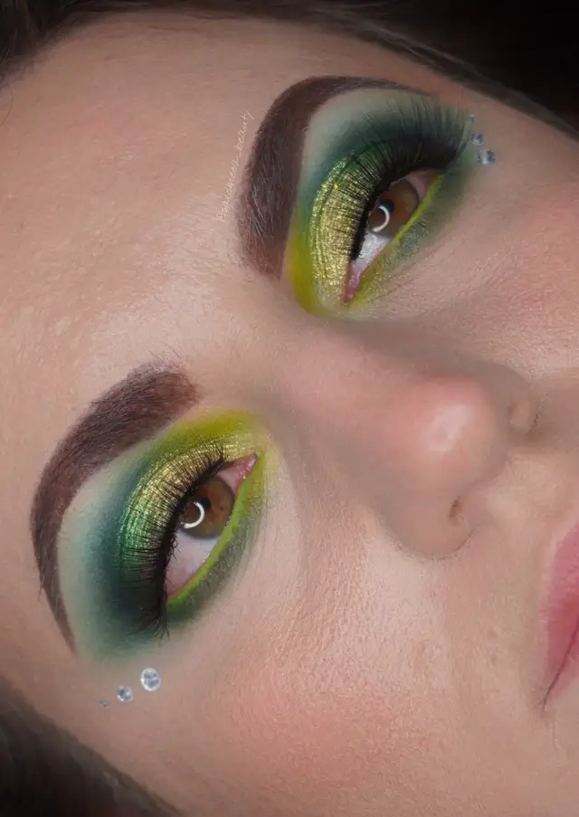 Saint Patrick’s day look 🍀💚 using @meltcosmetics Christmas town palette 🎨 loving how this look came out! I also use the glitter eye gel, in zero on top! •Brows @Benefit Cosmetics in precisely my brow #4 and gimmie brow #4 goof proof powder in #4 •Eyeliner @Beauty Creations Cosmetics shamrock ☘️  •Lashes in @VELOUR LASHES & BEAUTY in pixi dust use code salomeea20 to save money 💵  • • • #meltcosmetics #meltcosmeticschristmastown #meltcosmeticsworld #meltcosmeticspalette #beautifulmakeuplooks #greenmakeuplook #romanianmua #romanianblogger #prettymakeup #underrated_muas #blazin_beauties #benefitclubpink #benefitcosmetics #beautycreations #greenmakeup💚 #halfcutcrease #muasupport #mua_underdogs #undiscoveredmakeupartists #undiscoveredmuas #underratedmua_artists #colorfulmakeup #boldmakeuplooks #boldmakeup #saintpatricksdaymakeup #saintpatricksdaymakeup☘️💚☘️💚 
