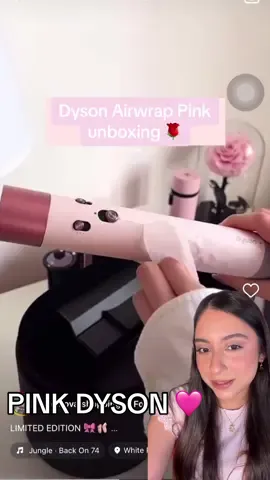 Diganme quien mas esta como yo que desde que vio esta @Dyson USA ahora la quiere mas de lo que la queria antes 😩 siento que es una joya que todas deberiamos tener! Es el playstation para mujeres 🥲 #dyson #dysonairwrap #pinkdyson #hair #hairtok #dysonhair #pink #cabello #peinados #hairstyles 