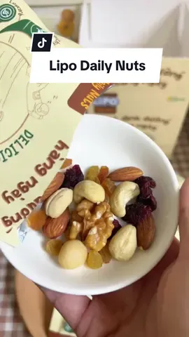 Lipo Daily Nuts 🍀 bao gồm 6 loại hạt Macca, Hạt điều, Hạnh nhân, Óc chó, Nam Việt Quất, Nho khô ✨ #lipohealthyfood #lipobewithyou #lipogranola #ngucoc #granola #healthylifestyle #eatclean #granolagiamcan #eatcleanvietnam #hatdinhduong 