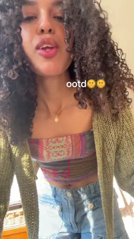 #OOTD actually the best day ever #sunshine #naturallifehappy #curlyhair 🌞🌞🌺🌈