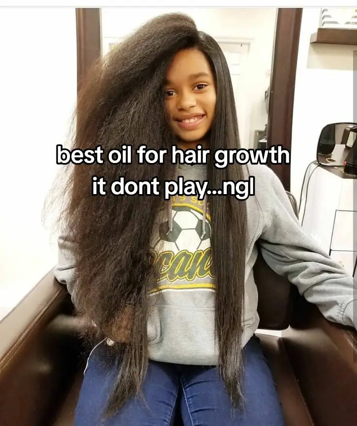 It's for all hair types 4ahair 4bhair 4chair...it helps reduce shedding and retains length. the oil works #hairgrowthoil #naturalhair #foryou #trending 