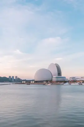 Rising out of the Yeli Island in the city of Zhuhai in south China's Guangdong Province, Zhuhai Grand Theater is the only opera house built on an island in the country. Designed in the shape of two shells, the city's landmark covers a total construction area of 59,000 square meters. Join CGTN for a virtual view of the island theater.#travelchina #beautifulchina