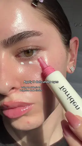 Remember to use an eye cream that actually treats your under eyes wether that’s for thin skin, dark circles or fine lines and wrinkles❤️  #darkcircles #eyecream #skincare #tips #hyperpigmentation 