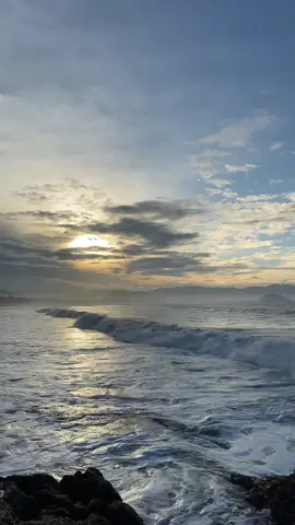 laut seluas itu #sunrise #laut #sunrisevibes #watuulojember #jember #ambulu #fyp #fypシ #fypシ゚viral #xybca #xybcafyp 