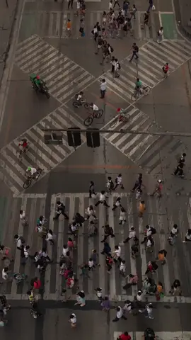 POV: You're watching Valenzuela City's People's Park pedestrian crossing #ExperienceValenzuela #valenzuela 