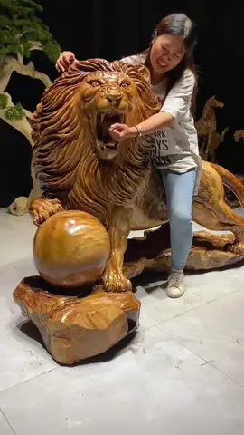 Il n'est pas facile pour un artisan de dominer un lion #tiktok #woodworking #wood 