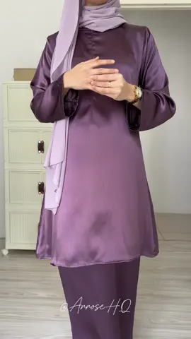 Baju saya pakai in color light purple in size M ( preggy ). Material memang superb selesa tak rasa panas langsung. I swear ✋🏼. Pls grab before sold out #bajukurungsatin #bajukurung 