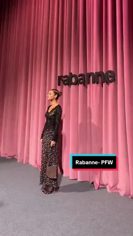 Como é participar do desfile de Rabanne na Paris Fashion week? 🥹🤍 foi demais! #rabanne #pfw #fashionshow 